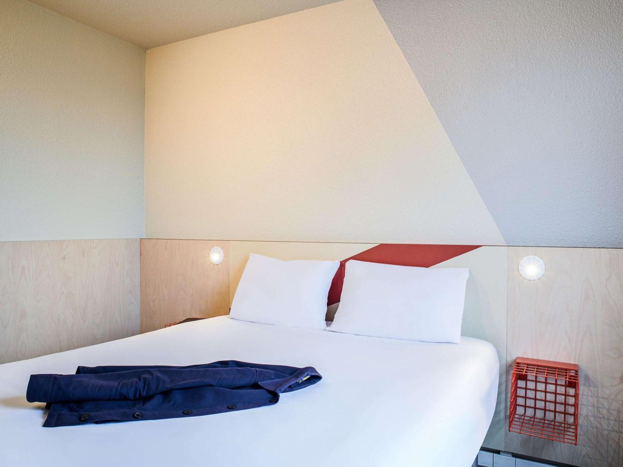 Hotel Ibis Budget Nantes Ouest Atlantis Couëron Exterior foto